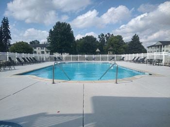 Swimming pool & sundeck